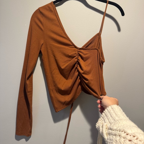 Superdown Brown Ruched Asymmetrical Top - Picture 5 of 5